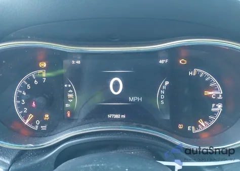 2015 Jeep Grand Cherokee Altitude z USA, uszkodzony, nr VIN 1C4RJFAG8FC748246